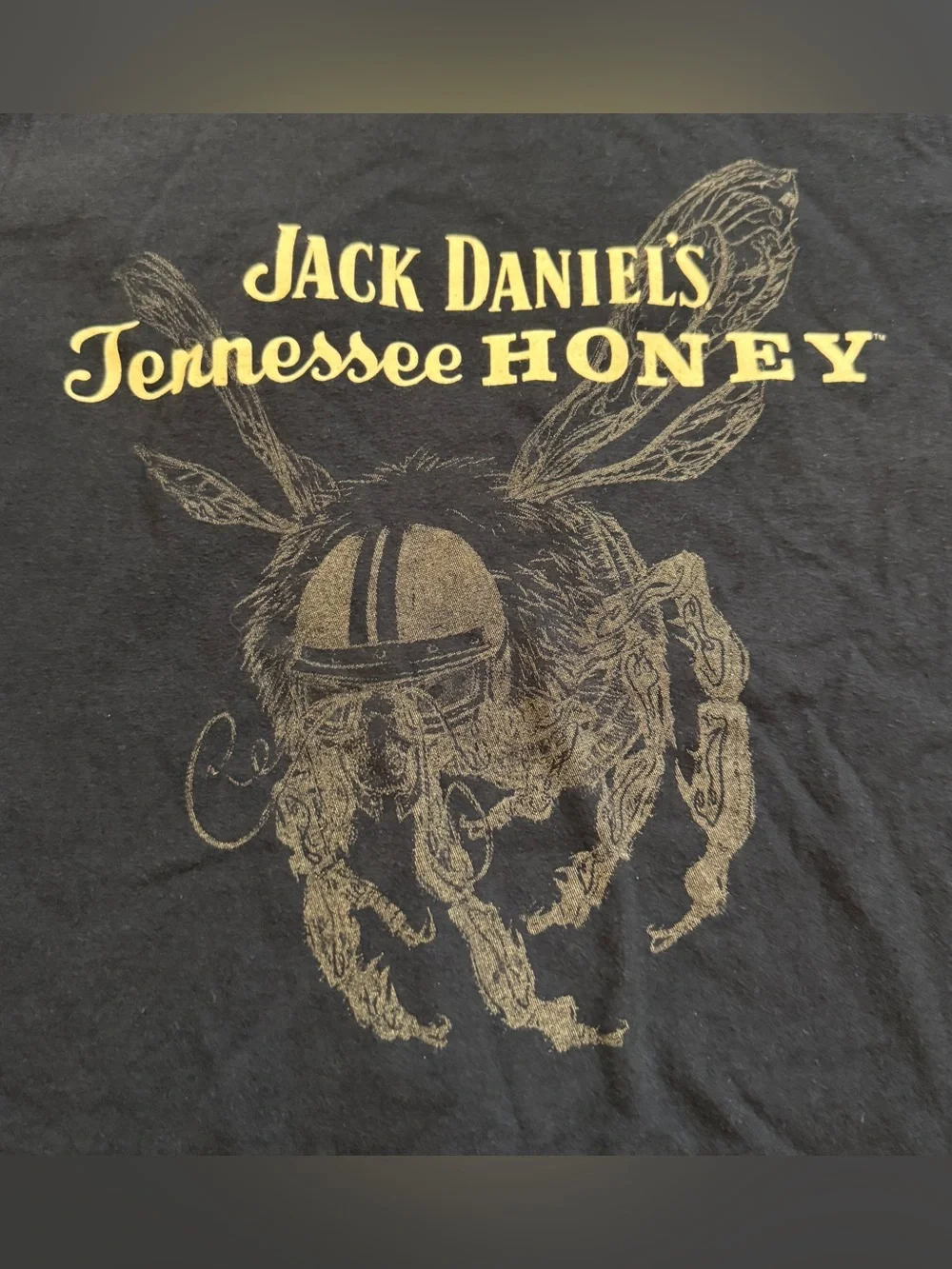 Rare Jack Daniels Tennessee Honey Black and Gold Bee Short Sleeve T-Shirt Sz XL